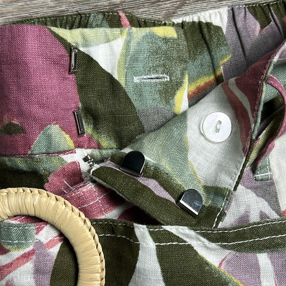 Tahari Luxe Linen Floral Print Shorts Size Medium - Picture 8 of 12